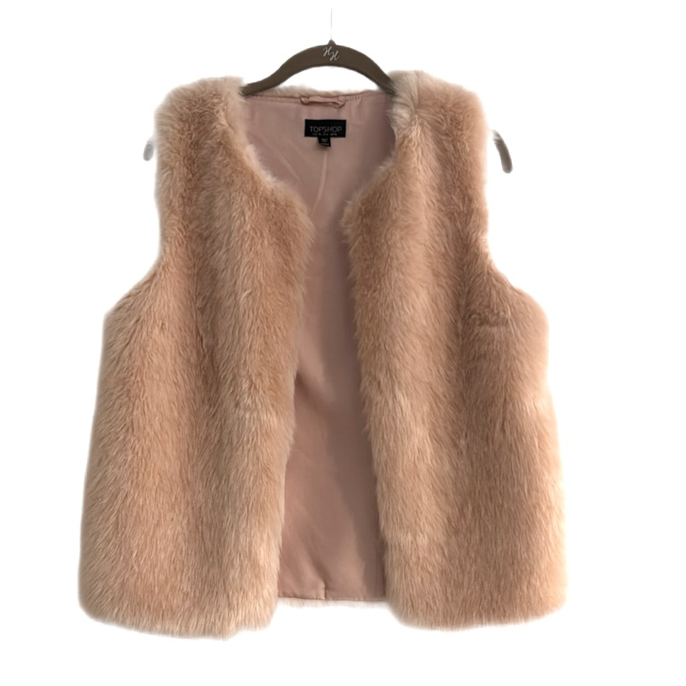Topshop ⭐️VGUC Light Pink Faux Fur Vest Size 6